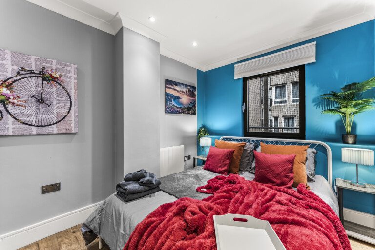 King size bed, comfort, home away from home, Bristol, serviced apartments, airbnb, booking.com